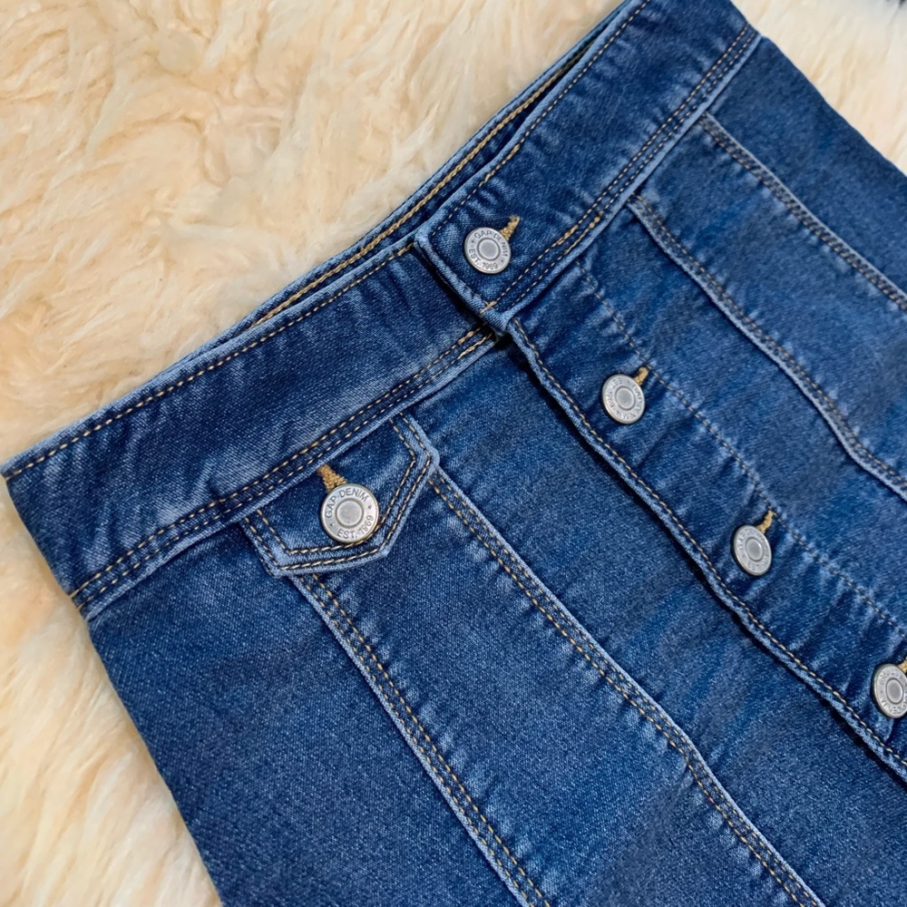 NWOT Gap1969 short dark blue denim skirt with front buttons - Picture 2 of 5